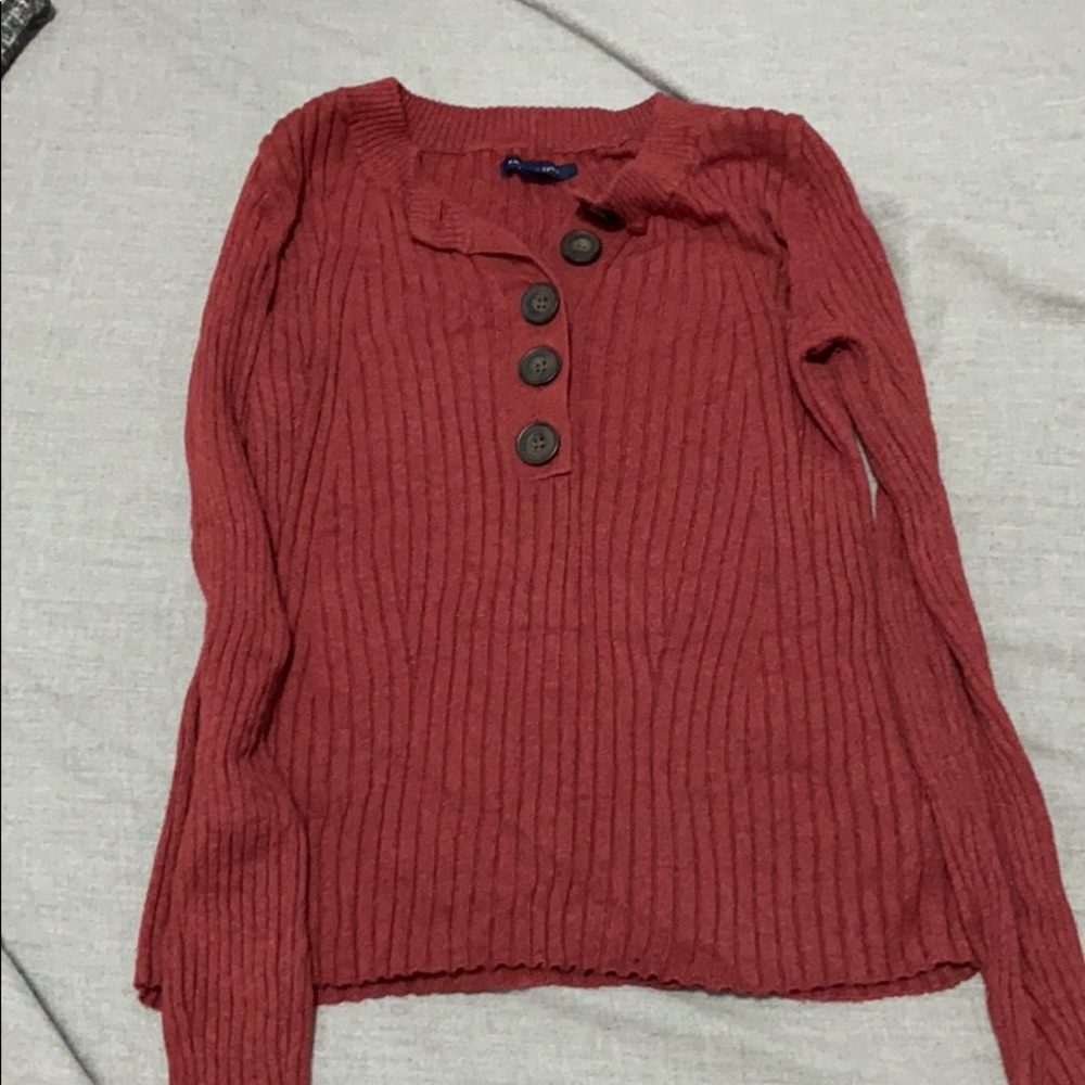 AE rusty red Henley. Knit with buttons.